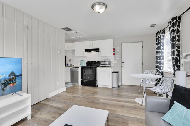 27 W 8th Avenue, Columbus, OH 43201