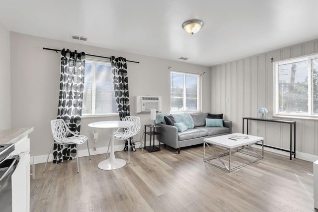 27 W 8th Avenue, Columbus, OH 43201