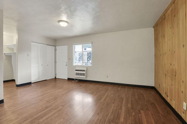27 W 8th Avenue, Columbus, OH 43201
