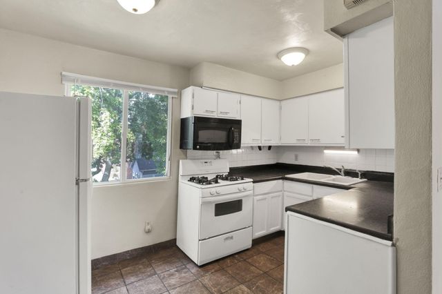 27 W 8th Avenue, Columbus, OH 43201