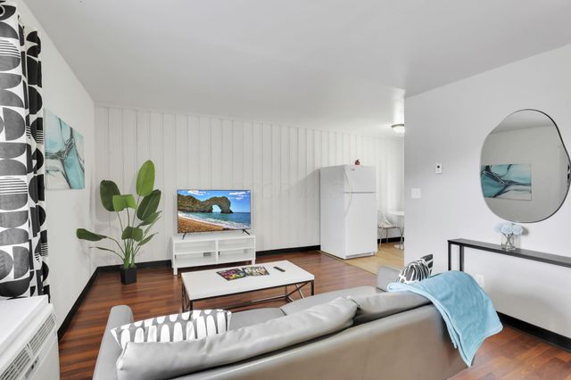 27 W 8th Avenue, Columbus, OH 43201