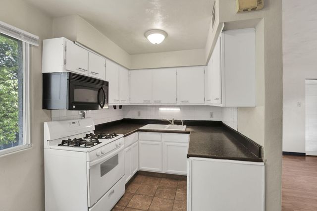 27 W 8th Avenue, Columbus, OH 43201