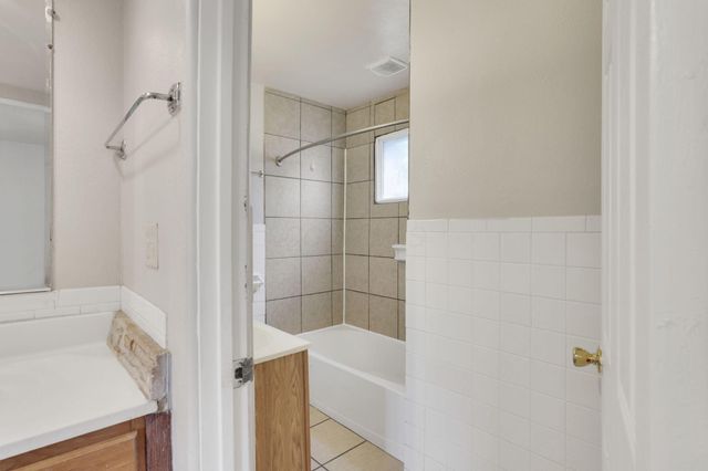 27 W 8th Avenue, Columbus, OH 43201