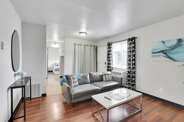 27 W 8th Avenue, Columbus, OH 43201