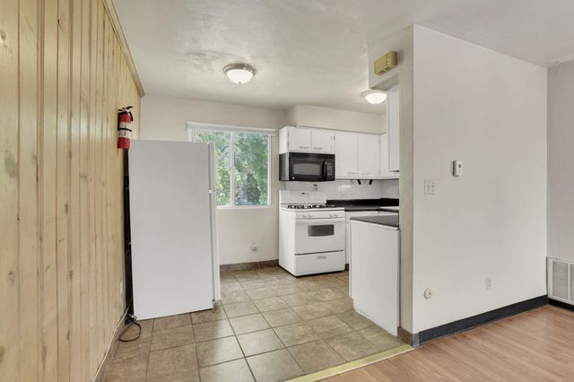 27 W 8th Avenue, Columbus, OH 43201