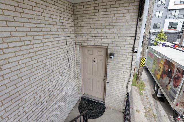 27 W 8th Avenue, Columbus, OH 43201