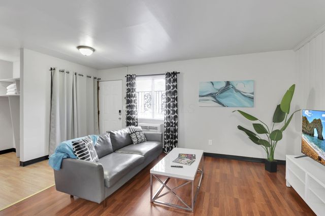 27 W 8th Avenue, Columbus, OH 43201