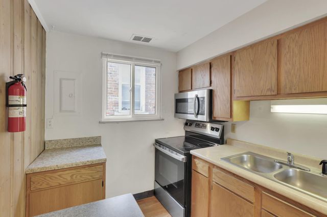 27 W 8th Avenue, Columbus, OH 43201