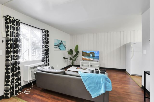 27 W 8th Avenue, Columbus, OH 43201