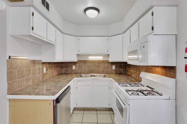 27 W 8th Avenue, Columbus, OH 43201