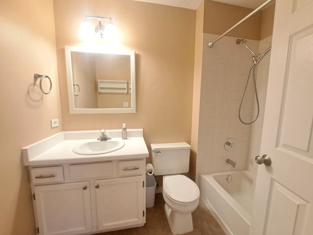 2940 Heatherwood Drive 2940, Schaumburg, IL 60194