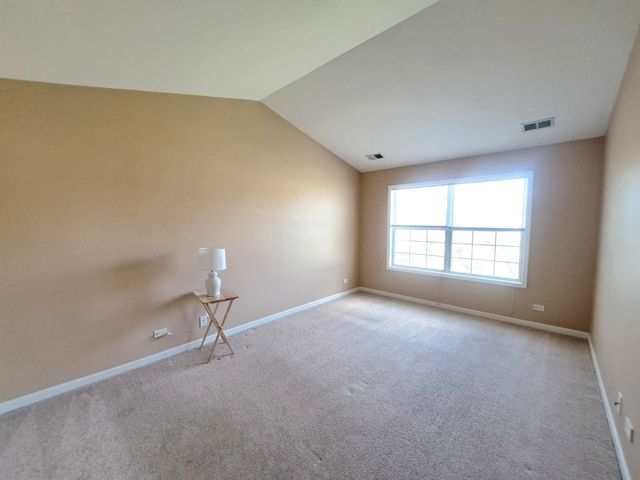 2940 Heatherwood Drive 2940, Schaumburg, IL 60194