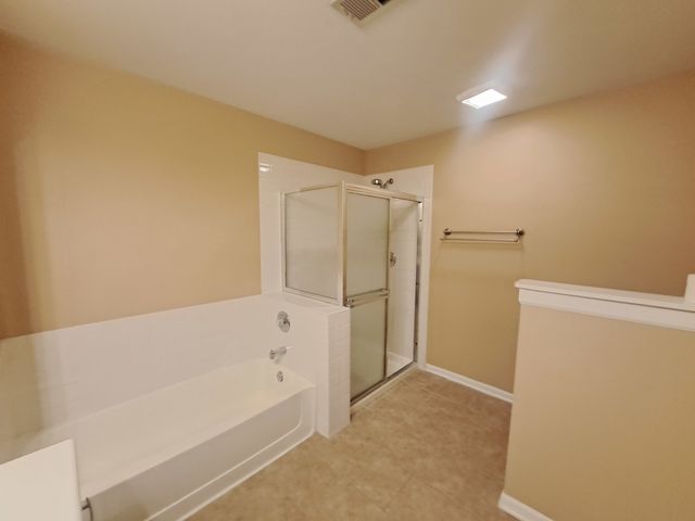 2940 Heatherwood Drive 2940, Schaumburg, IL 60194