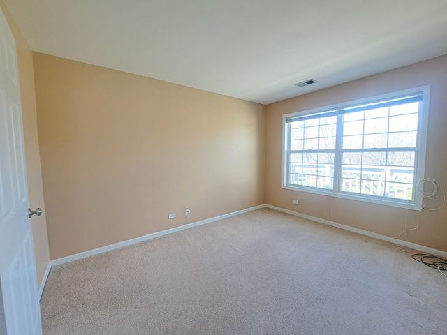 2940 Heatherwood Drive 2940, Schaumburg, IL 60194