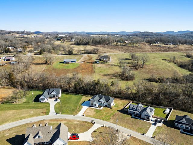 330 Thoroughbred Ln, Hartsville, TN 37074