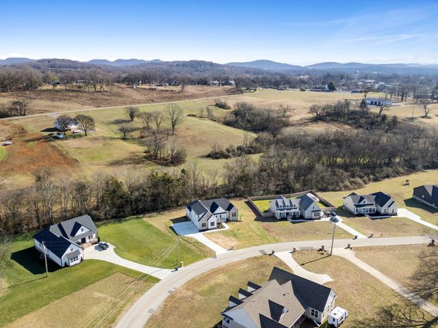 330 Thoroughbred Ln, Hartsville, TN 37074