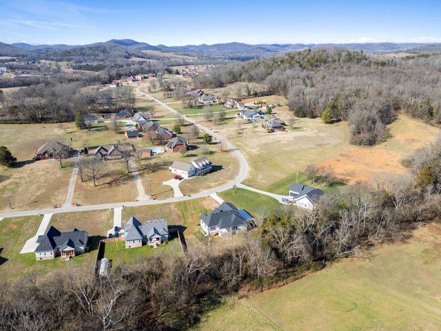 330 Thoroughbred Ln, Hartsville, TN 37074