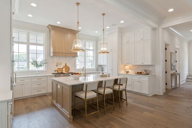 1707 Southwick Dr, Brentwood, TN 37027