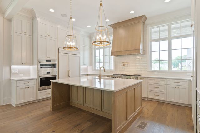 1707 Southwick Dr, Brentwood, TN 37027