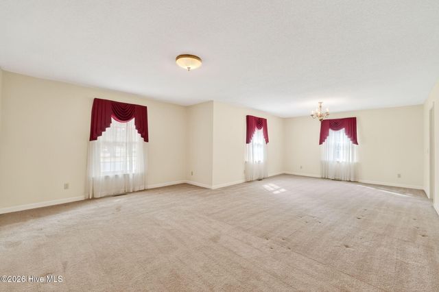 808 Chestnut Drive, Smithfield, NC 27577