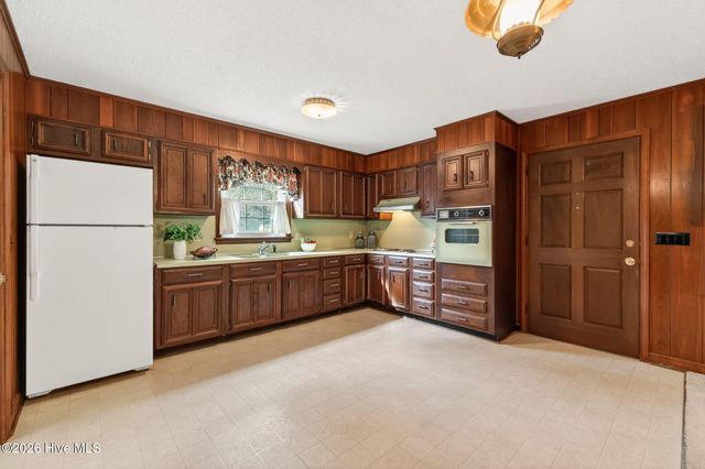 808 Chestnut Drive, Smithfield, NC 27577