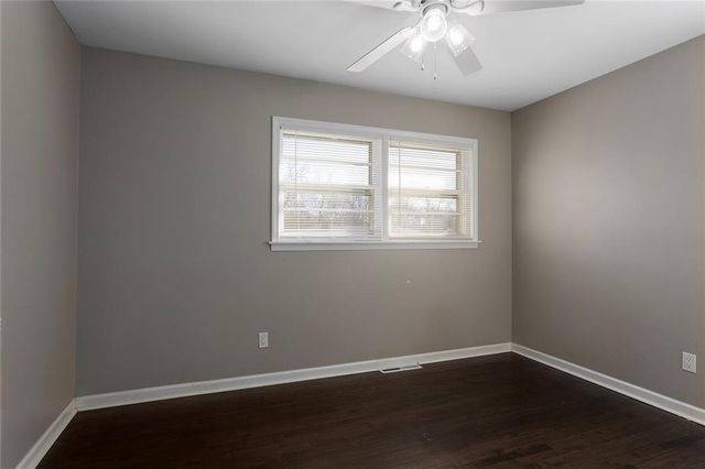 902 SW Lea Drive, Lee's Summit, MO 64081