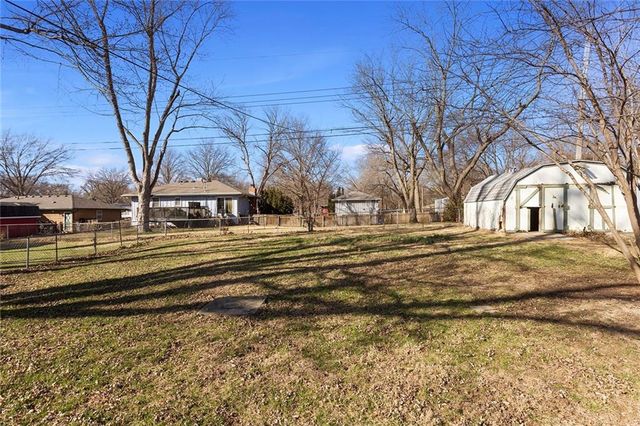 902 SW Lea Drive, Lee's Summit, MO 64081