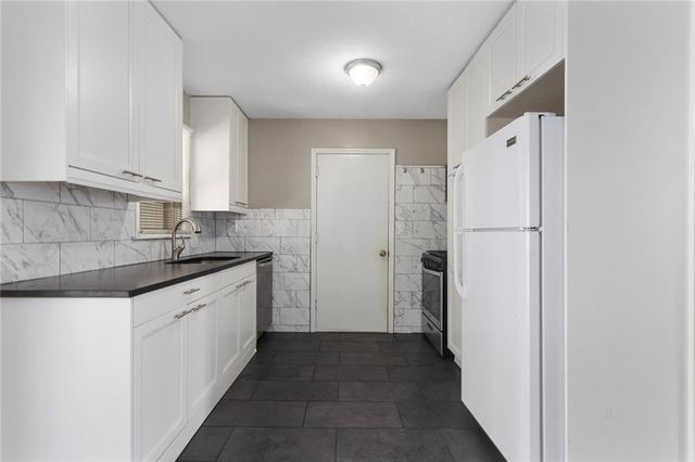 902 SW Lea Drive, Lee's Summit, MO 64081