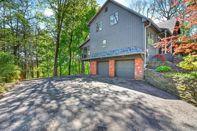 40 Brentwood Drive, Poughkeepsie, NY 12603
