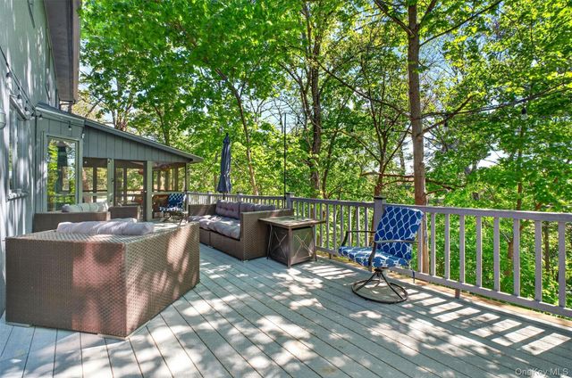40 Brentwood Drive, Poughkeepsie, NY 12603
