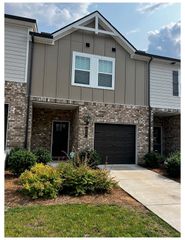858 Longleaf Ln, Columbia, TN 38401