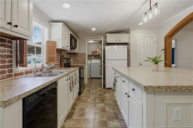 220 Fondern Drive, Hope Mills, NC 28348