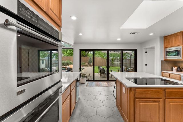 10503 Spicewood PKWY, Austin, TX 78750