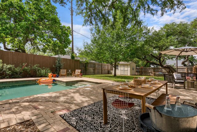 10503 Spicewood PKWY, Austin, TX 78750