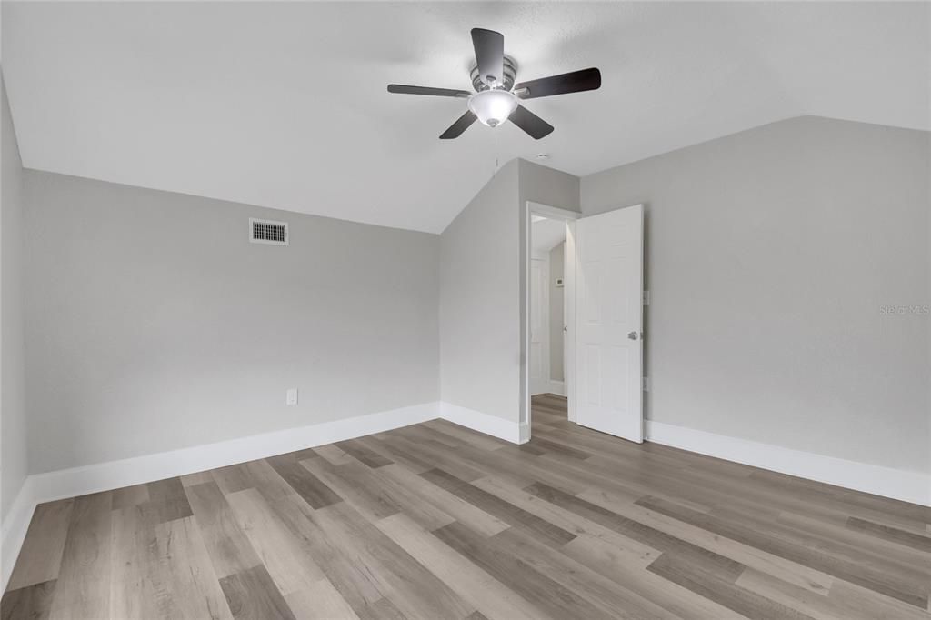 Image 27 of property listing at 915 W PRINCETON STREET, Orlando, FL 32804