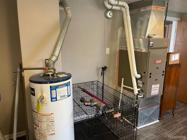 2434 N Long Lake Road, Fenton, MI 48430