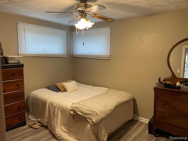 2434 N Long Lake Road, Fenton, MI 48430