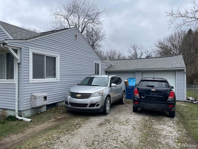 2434 N Long Lake Road, Fenton, MI 48430