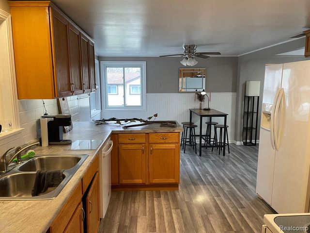 2434 N Long Lake Road, Fenton, MI 48430