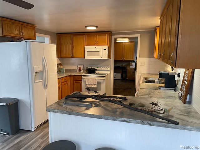 2434 N Long Lake Road, Fenton, MI 48430