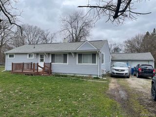 2434 N Long Lake Road, Fenton, MI 48430
