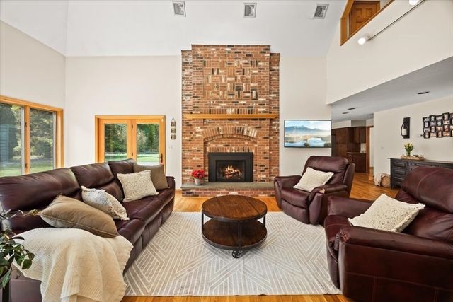 14 Fieldstone Ter, West Bridgewater, MA 02379