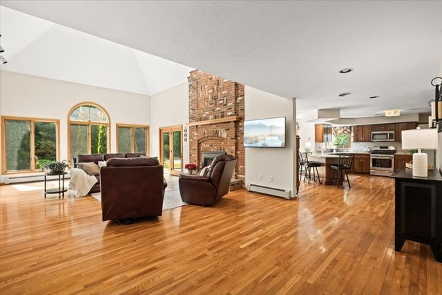 14 Fieldstone Ter, West Bridgewater, MA 02379