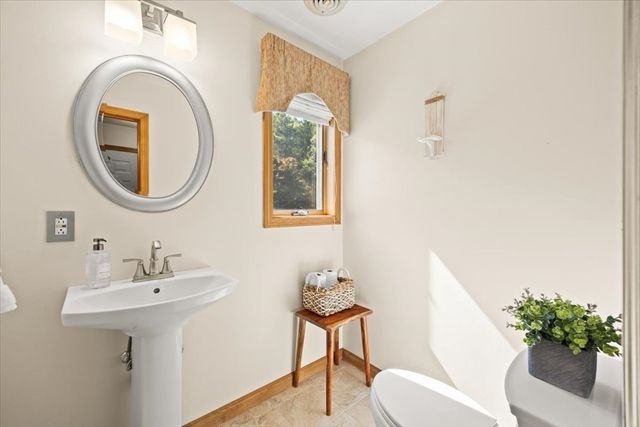 14 Fieldstone Ter, West Bridgewater, MA 02379