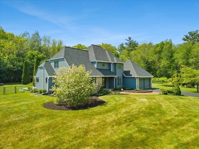 14 Fieldstone Ter, West Bridgewater, MA 02379