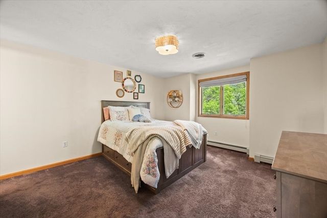 14 Fieldstone Ter, West Bridgewater, MA 02379