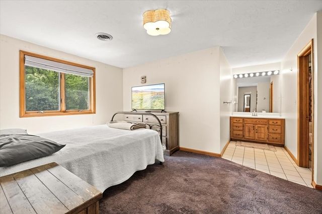14 Fieldstone Ter, West Bridgewater, MA 02379