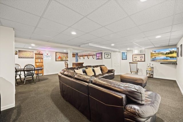 14 Fieldstone Ter, West Bridgewater, MA 02379
