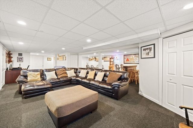 14 Fieldstone Ter, West Bridgewater, MA 02379