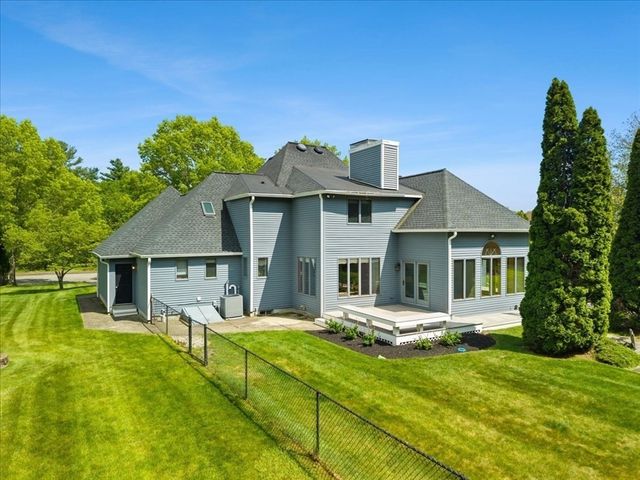 14 Fieldstone Ter, West Bridgewater, MA 02379